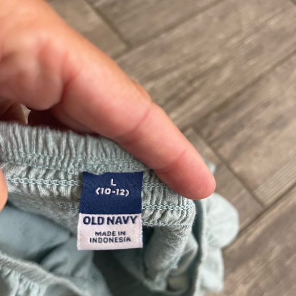 Perfect for back to school 4 piece shirt set!  3 of the 4 have never been worn! - Picture 4 of 12